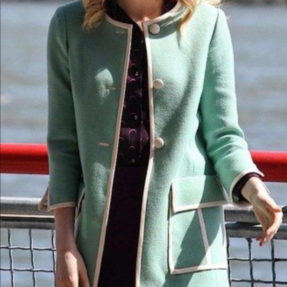 Looking for this coat! In mint! Size small!!!